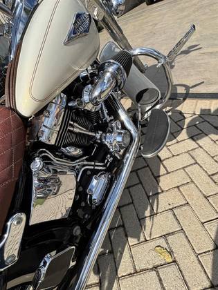 HARLEY-DAVIDSON SOFTAIL HERITAGE CLASSIC HARLEY-DAVIDSON SOFTAIL HERITAGE CLASSIC